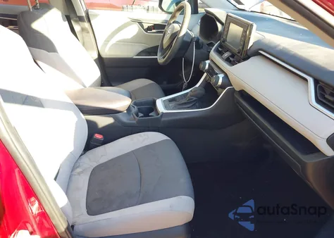 2019 Toyota Rav4 Xle z USA, uszkodzony, nr VIN 2T3P1RFVXKC043750